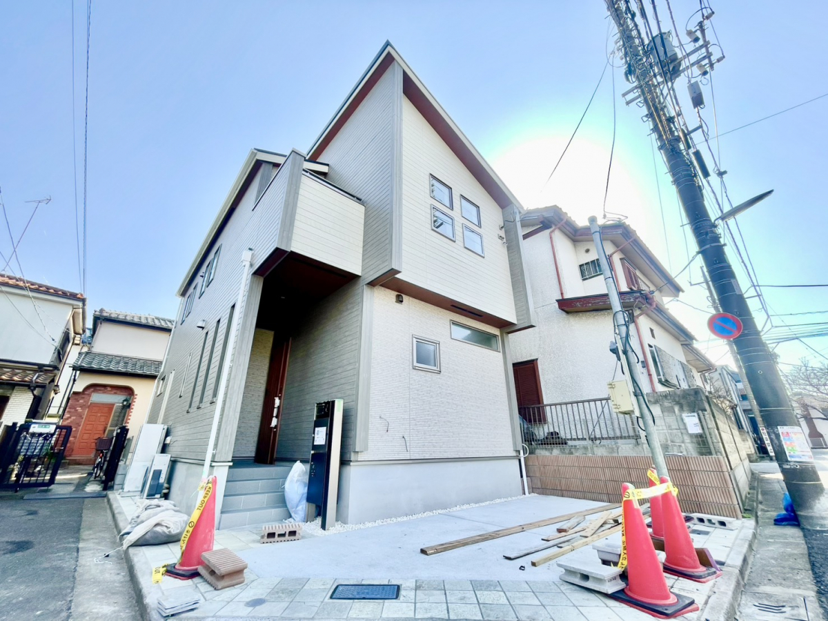 「洗練されたモダン外観」 ♪スクエア窓がアクセントになったデザイン住宅☆シンプルで飽きのこないスタイリッシュな佇まい