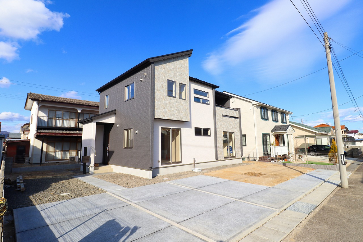 【外観写真】 4LDK＋ウォークインクローゼット＋カースペース3台 広々224.92m2の敷地