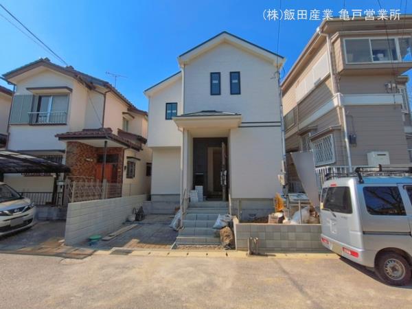 I.D.S工法は、木造軸組工法の設計自由度と構造用合板パネル工法の耐震性の高さをあわせもった工法です。外壁、1・2階床組、屋根を構造用合板で一体化させ、高い耐震性を実現させています。