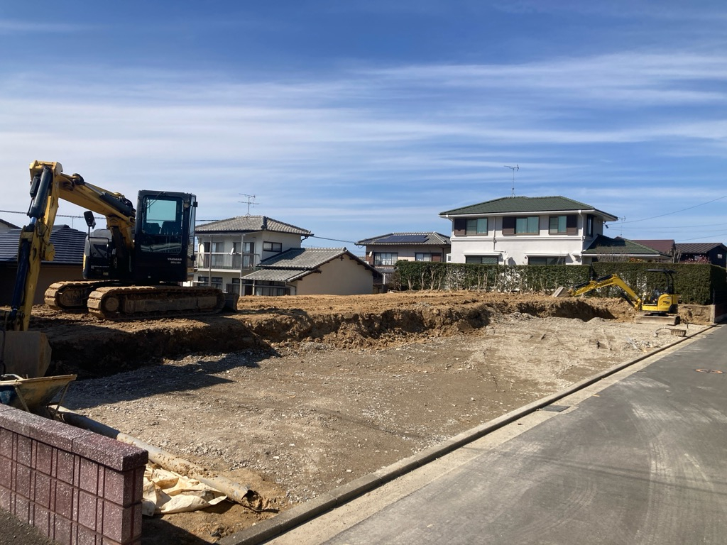 前面道路含む現地写真 撮影時:2026年3月中旬完成予定:2026年8月中旬