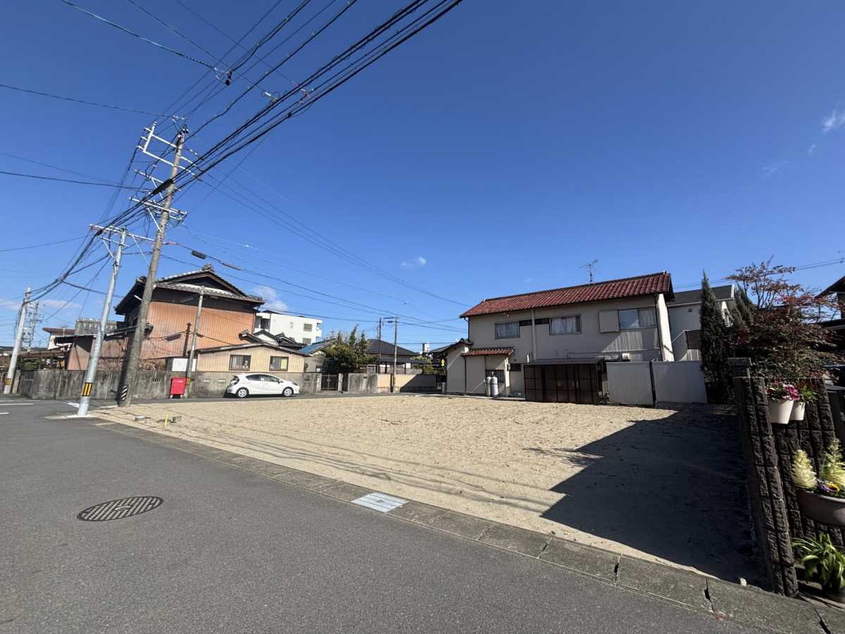 食料品から日用品まで揃うショッピング施設が徒歩10分圏内に勢揃い♪家族の毎日を軽やかに支えるうれしい立地。 