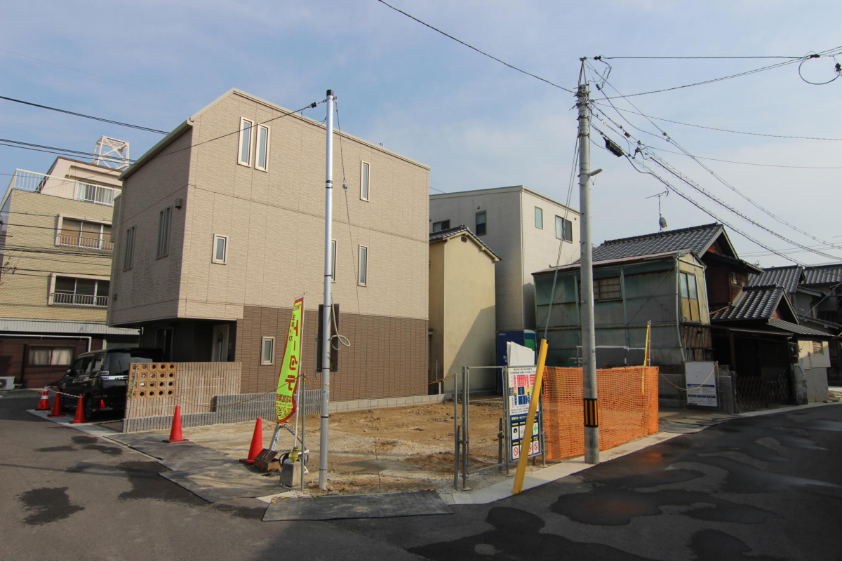 前面道路から見た宅地 