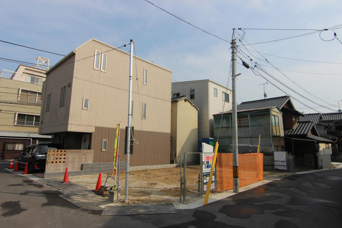 前面道路から見た宅地 