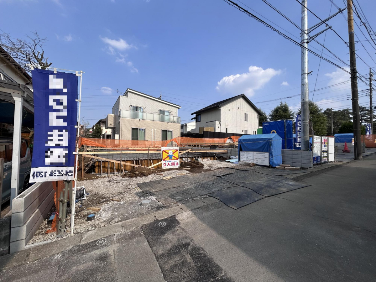 【現地写真】 駐車スペースは並列3台分確保◎