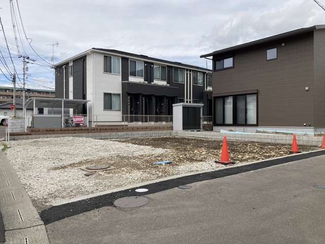 限定1棟分譲販売開始！仙台市営地下鉄東西線『薬師堂』駅まで徒歩11分♪
周辺環境は商業施設も教育施設も充実しており生活に豊かな住環境です。
是非お問い合わせください。