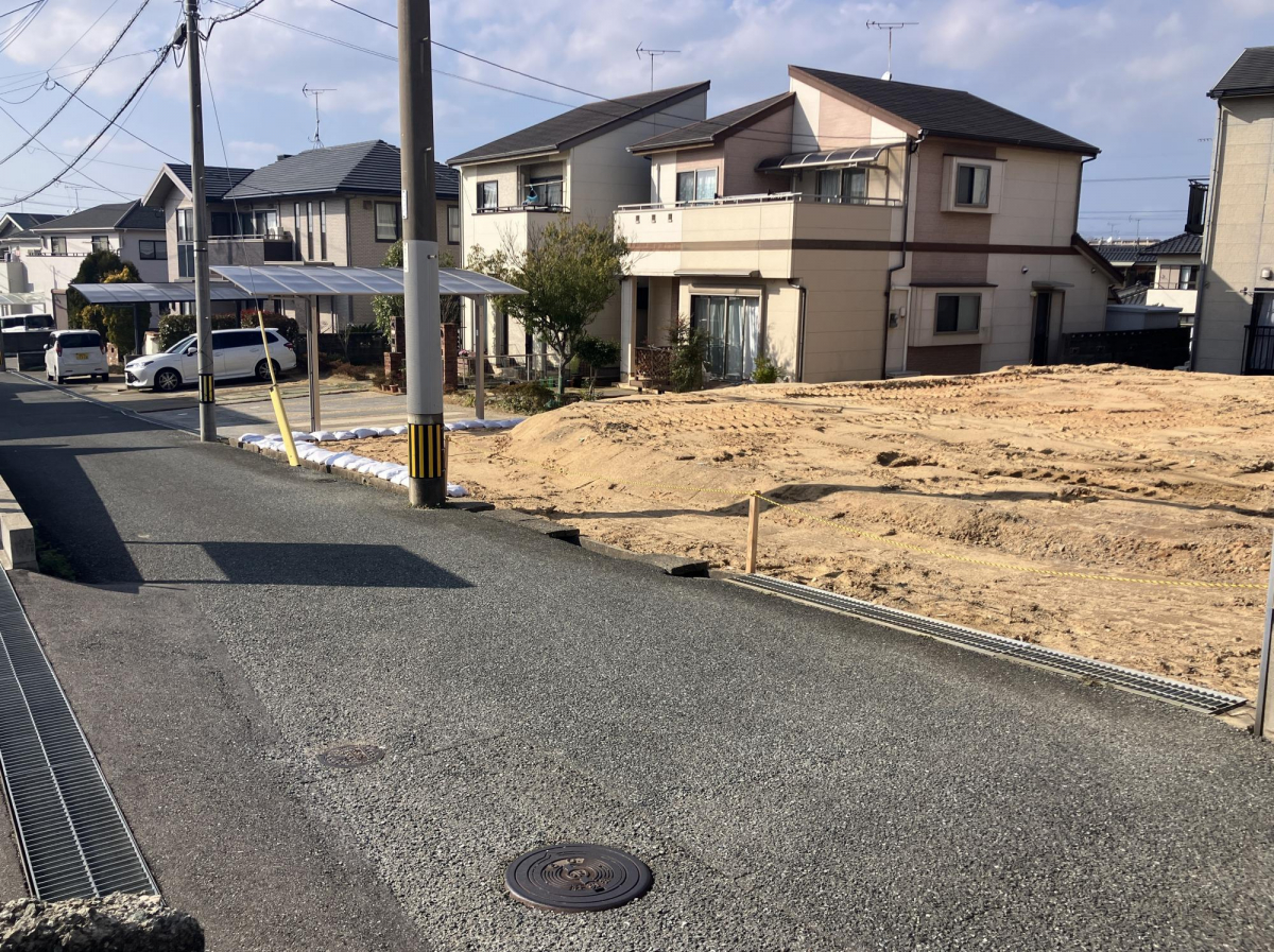 前面道路含む現地写真 東4.0m法定外、南4.0m法定外