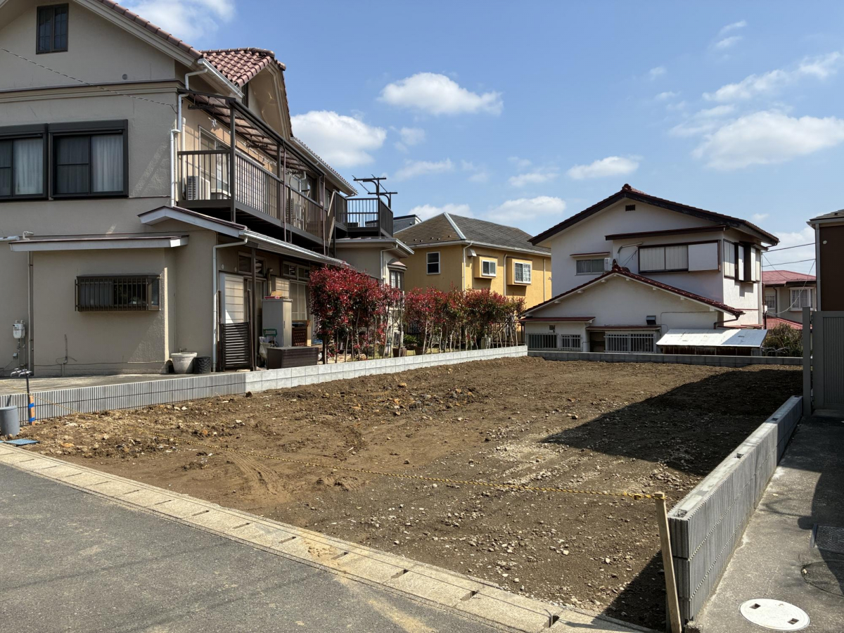 小田急電鉄小田原線小田急電鉄多摩線 新百合ヶ丘駅までバス16分 王禅寺中央小学校前バス停まで徒歩3分東急田園都市線横浜市ブルーライン あざみ野駅までバス23分 王禅寺中央小学校前バス停まで徒歩3分 