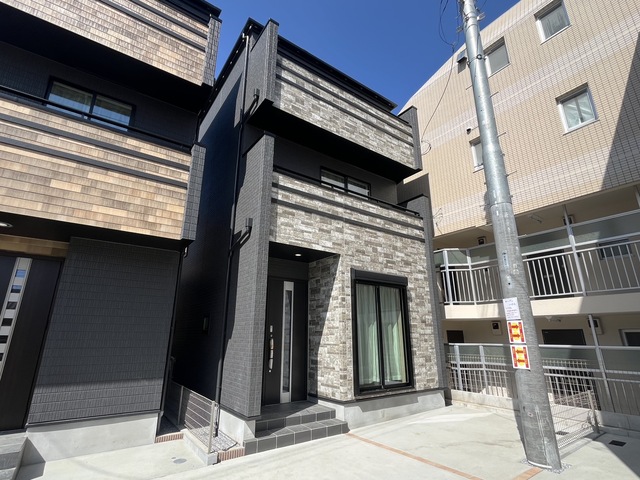 １階に洗面所を配置し、帰宅後すぐに手洗いできる安心設計。
キッチンからリビングを見渡せるので、子育ても安心♪