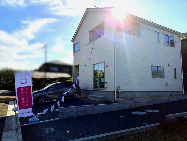 2号棟　外観　シックなブラックの佇まい