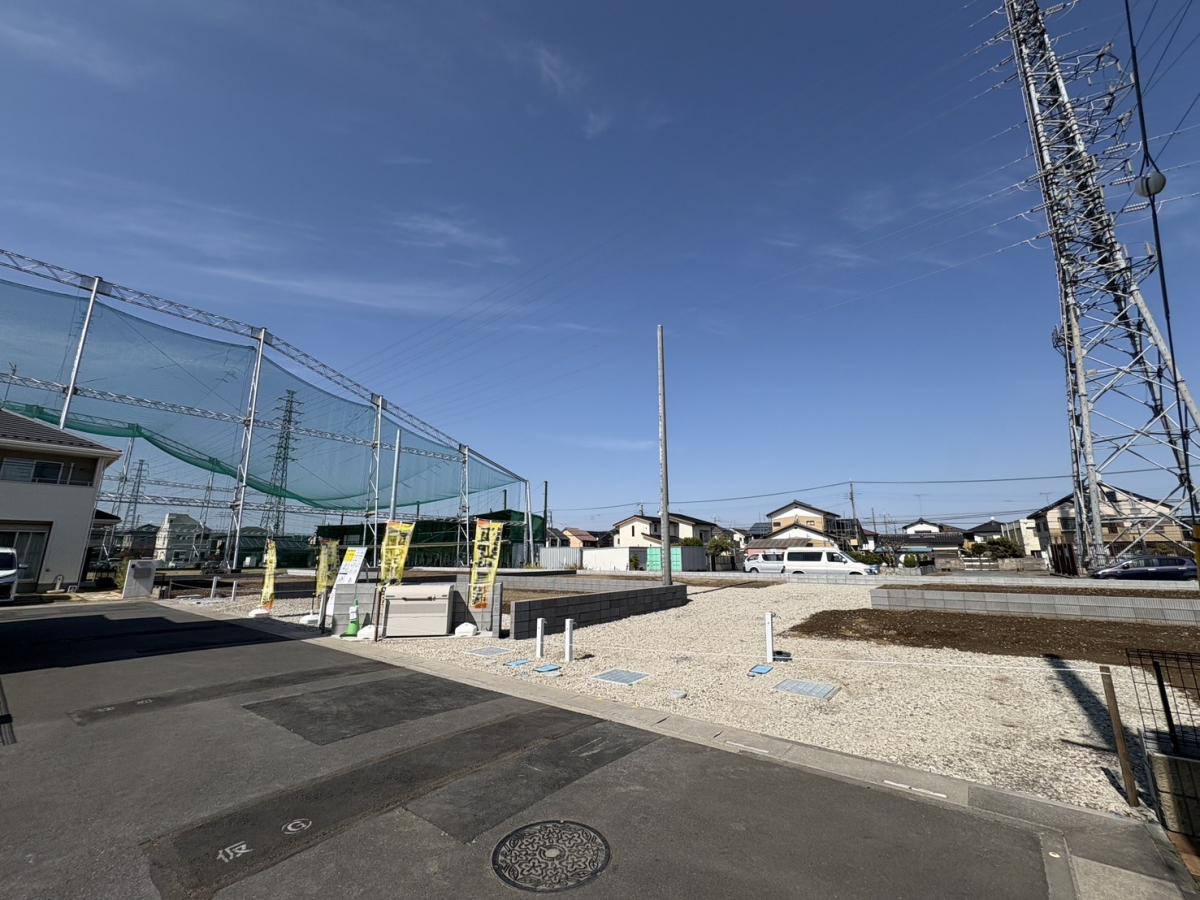 【外観写真】制震ダンパーを搭載した、地震に強い住まいです。地震の揺れを吸収し、建物へのダメージを軽減してくれる特徴があります。 