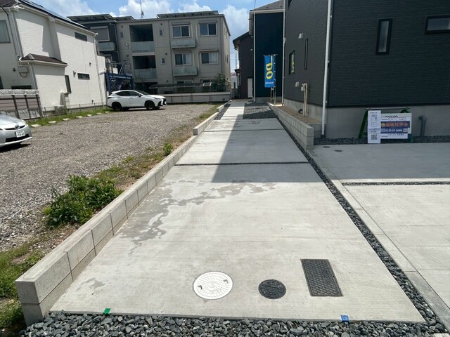 小さめですが庭もあります。
お子様の遊び場にもいいですね♪
