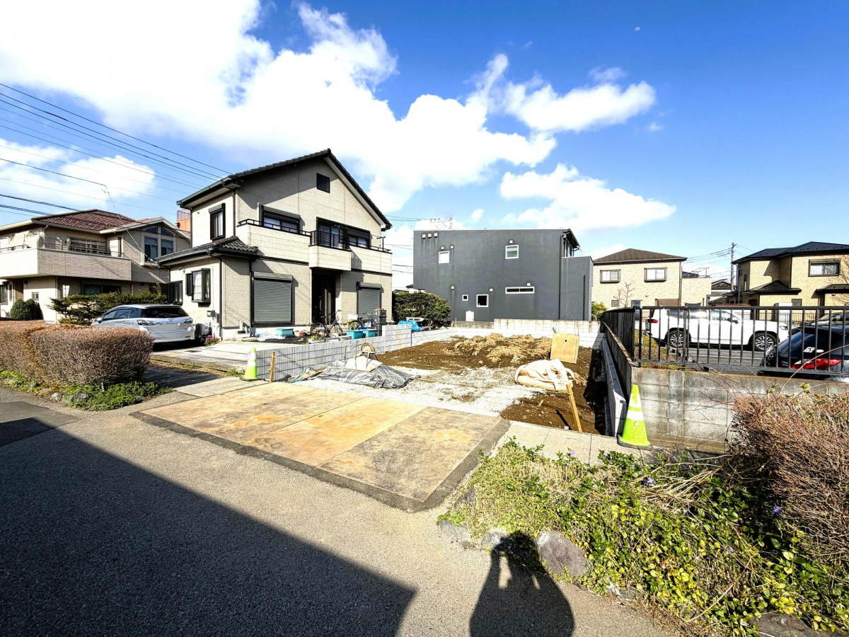 外観 敷地面積30坪！駐車スペース2台あり！（内小型自動車）主寝室可変型プラン採用！！