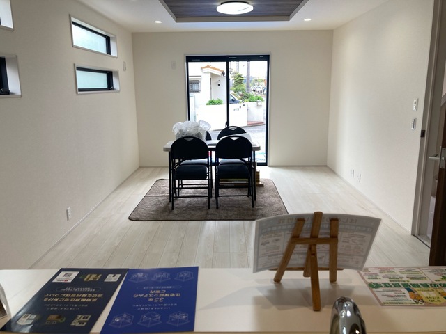 リラックスできる場所だからリビングは家具＆レイアウトにこだわりたい！（1号棟）