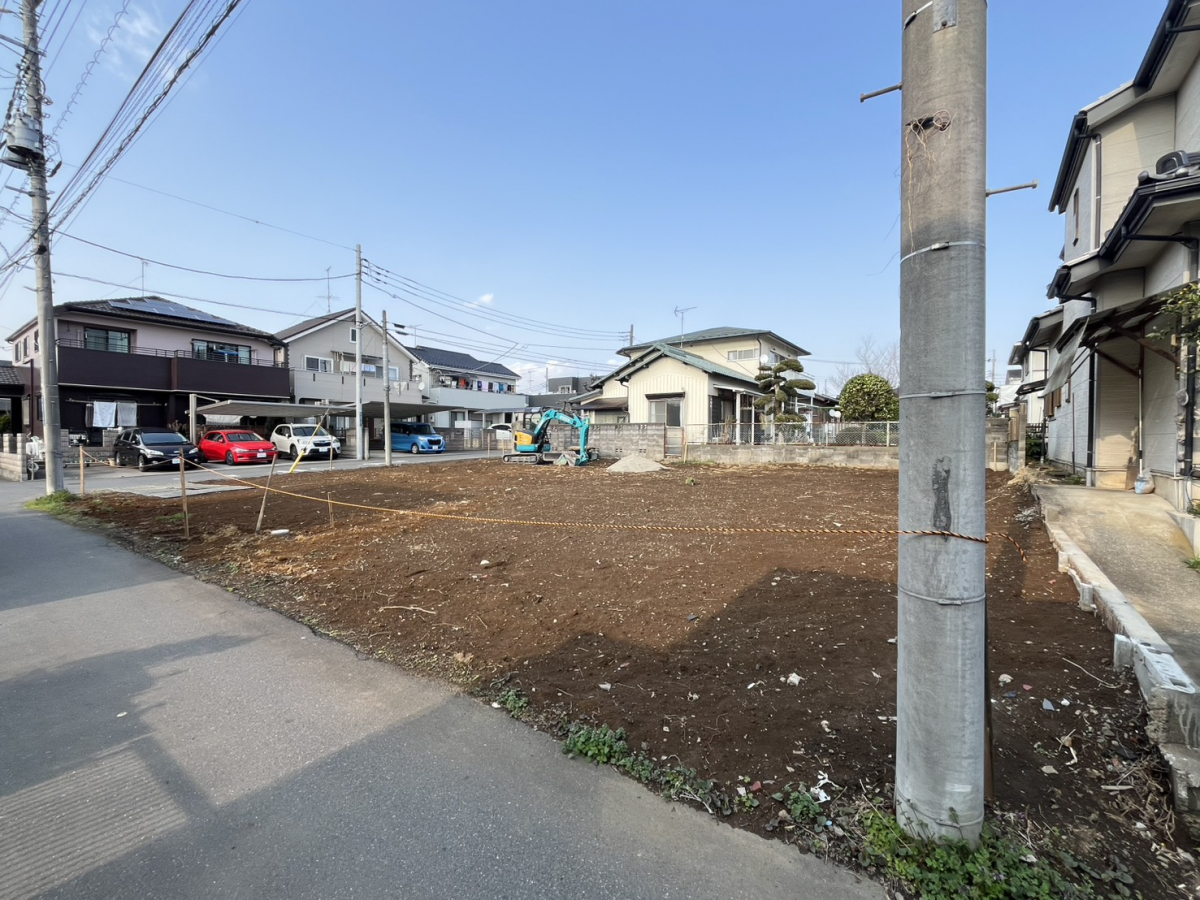 販売現地【2026/3/28撮影】 南西角地（1号棟）・南道路（2号棟）