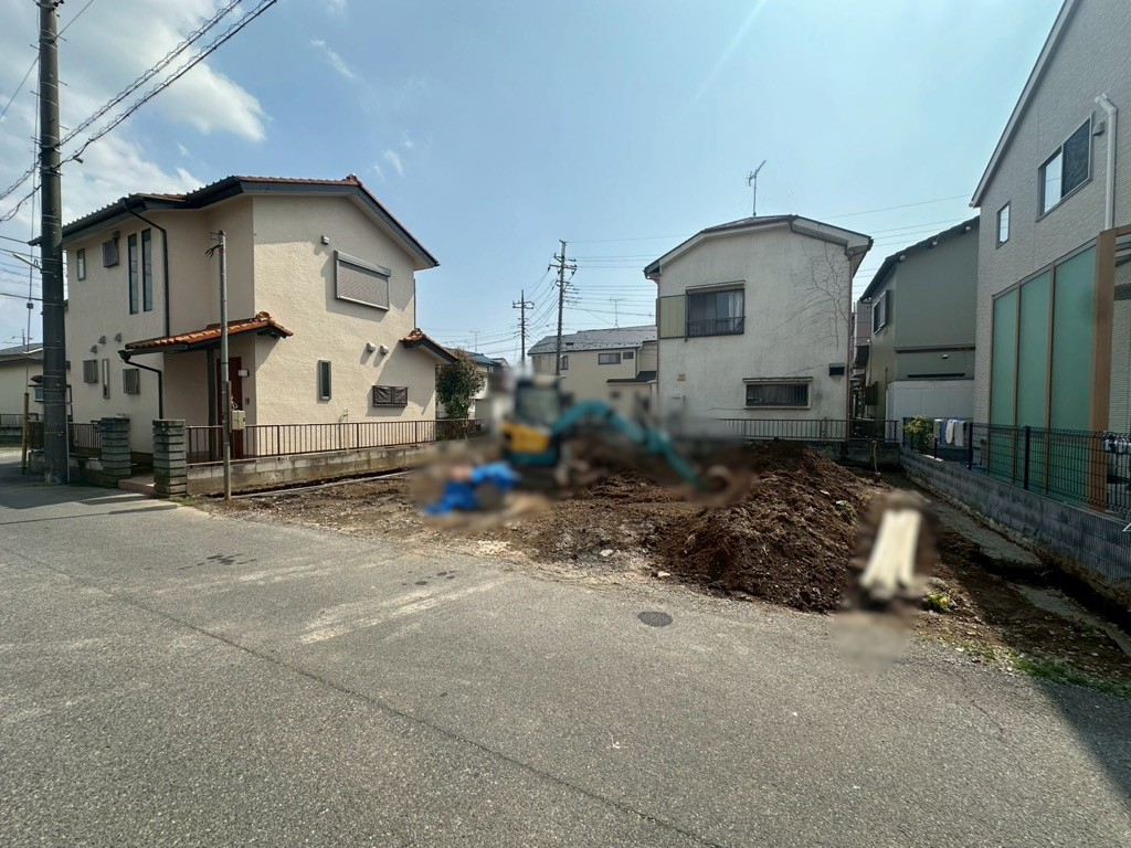 前面道路含む現地外観写真 