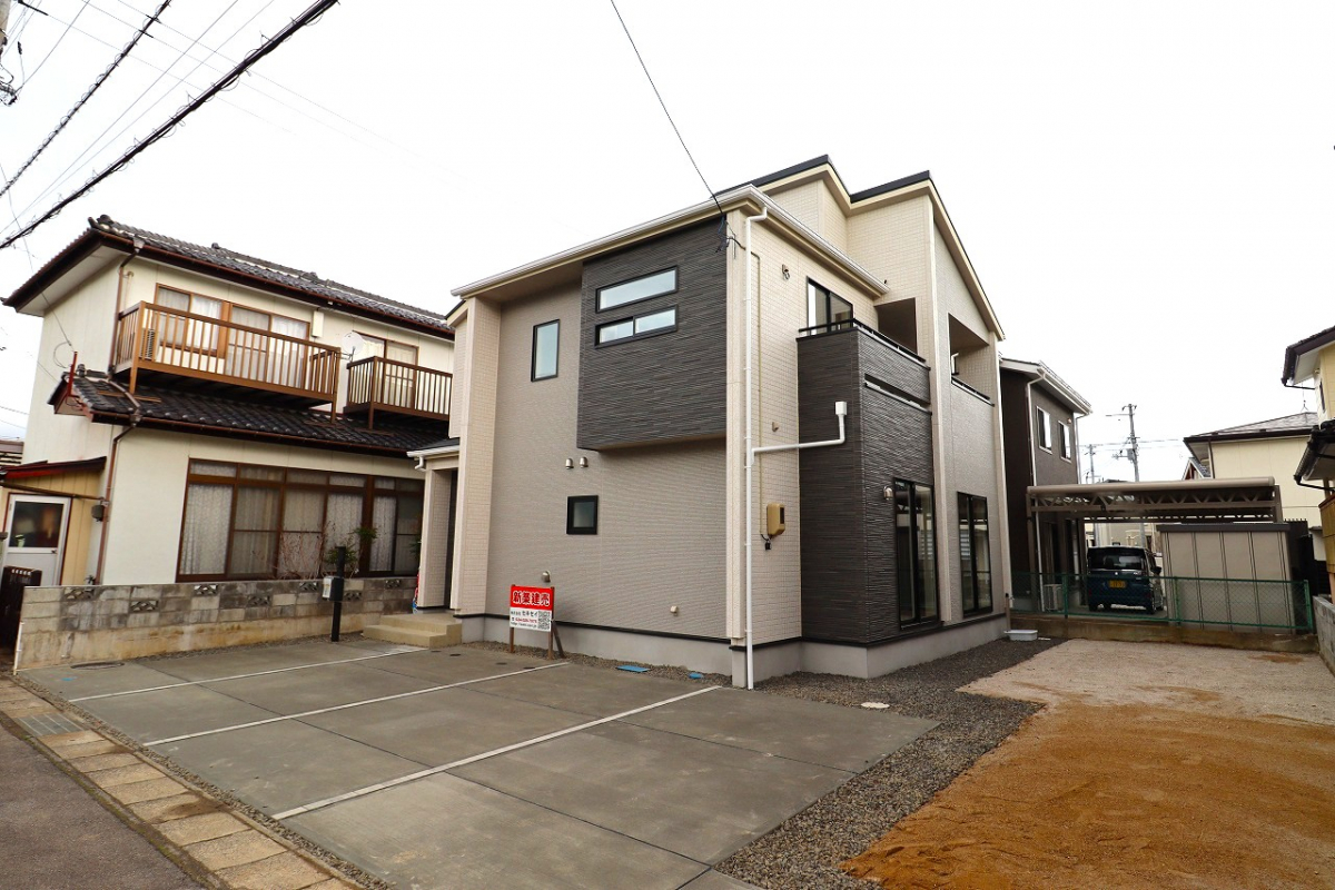 【外観】 4LDK＋ウォークインクローゼット×2＋パントリー