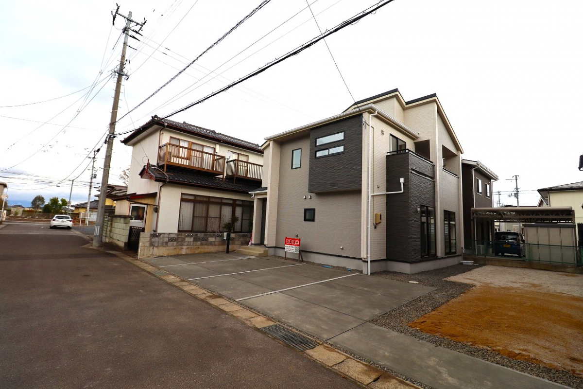 【外観】 4号線へのアクセス良好！周辺施設のそろったこだわりの2棟