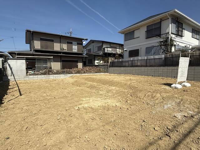 飯田産業は「誰もが当たり前に家を買える社会」を目指して、飯田グループとして一日約120棟、一年で約46,000棟を販売しております。おかげさまで皆様に選ばれて日本一です。