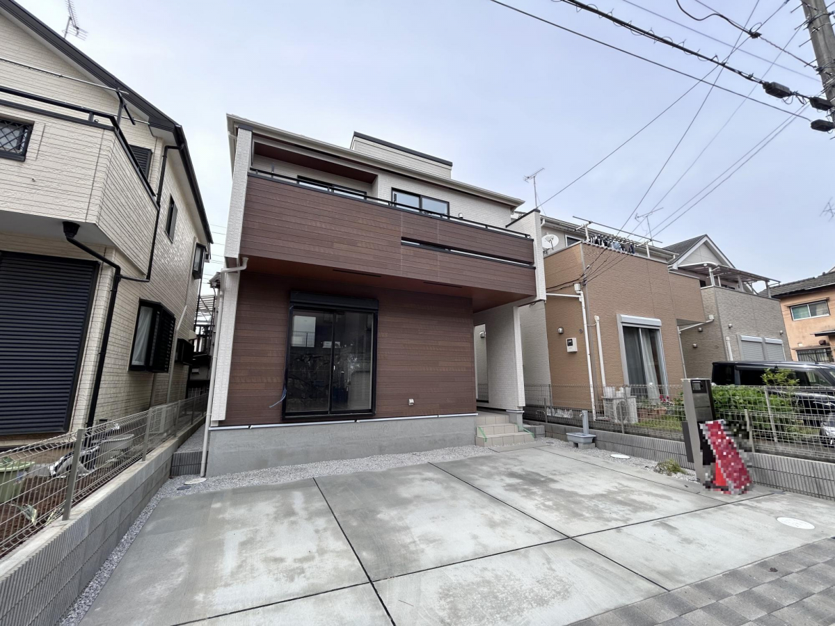 【外観写真】 限られた空間を有効活用するロフトは季節物の収納にも◎