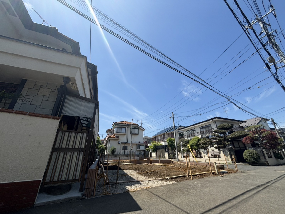 現地前面道路（2026年4月撮影） 