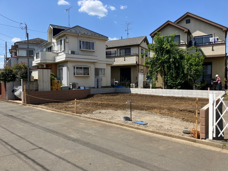 販売現地写真（2026年5月撮影） 南道路で明るい立地です。
