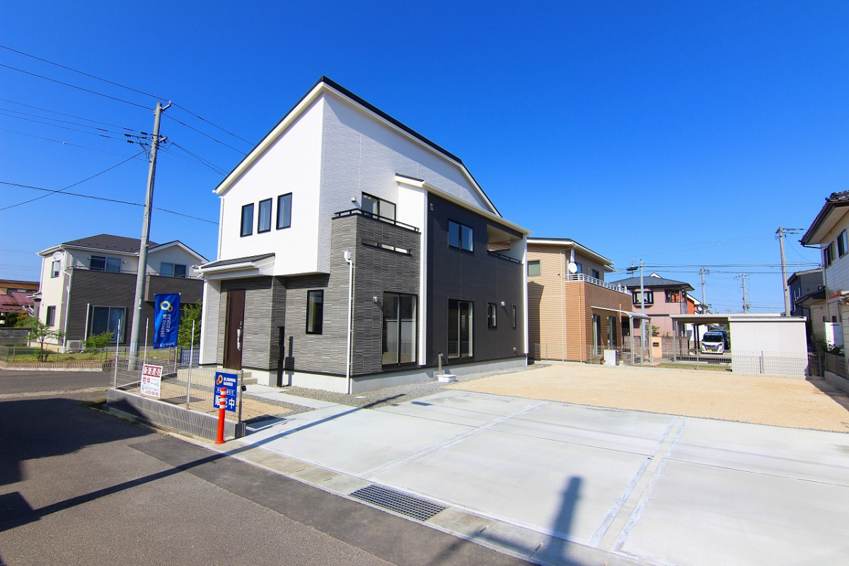 【外観】 4LDK＋納戸＋パントリー＋カースペース並列3台