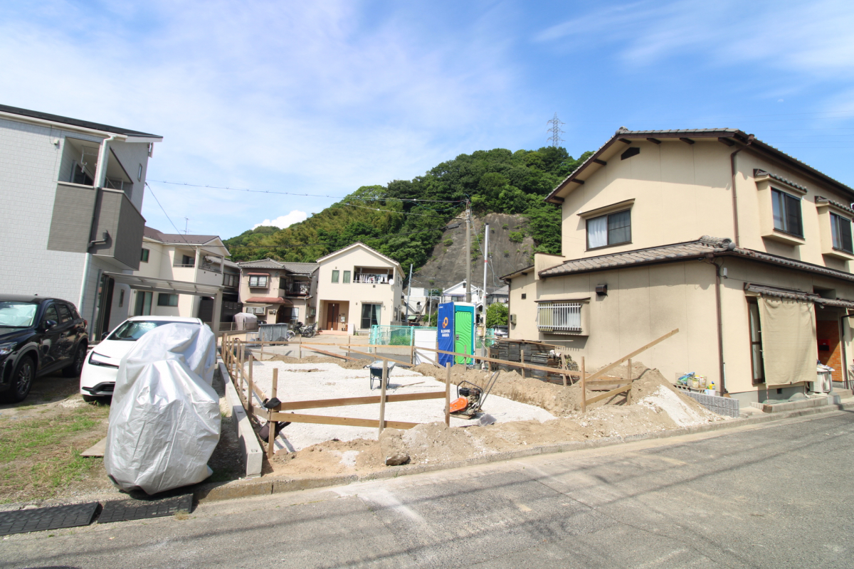 前面道路から見た宅地 