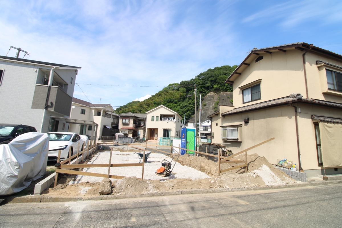 前面道路から見た宅地 