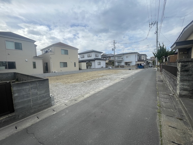 【耐久性】飯田産業では、柱を支える土台が直接基礎に触れないよう基礎パッキンを使用しております。コンクリートには水分が多く含まれるため、基礎パッキンがあることで、家を丈夫に保つことが出来ます。