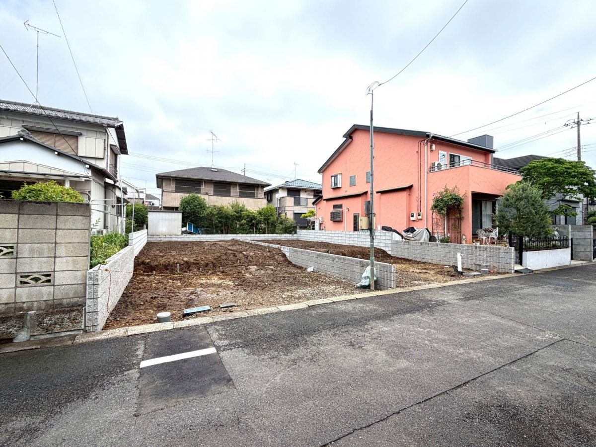 現地外観 太陽光発電システムを搭載した「4LDK」の住まいでエコな暮らしを実現！長く安心して住み続けられ、税等の優遇も受けられる「長期優良住宅」です。みらいエコ住宅該当物件！※予算上限等により対象とな
