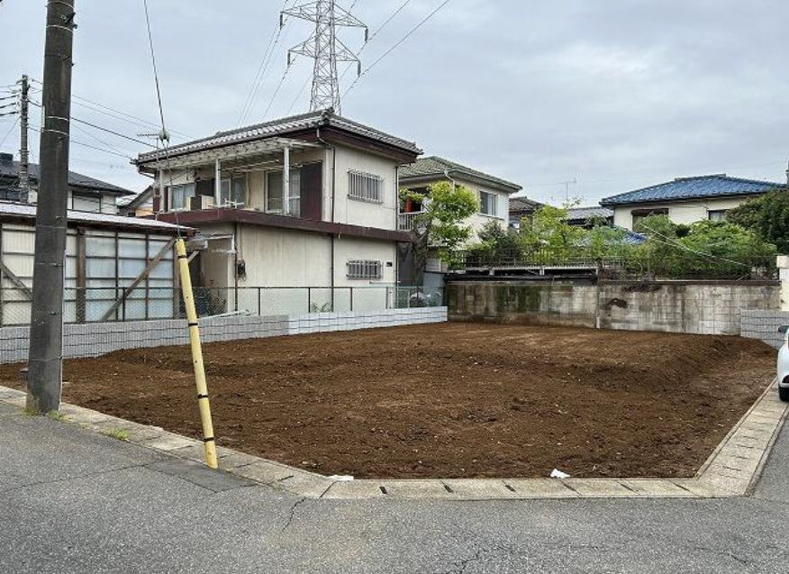 現地 