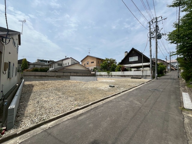 【耐久性】飯田産業では、柱を支える土台が直接基礎に触れないよう基礎パッキンを使用しております。コンクリートには水分が多く含まれるため、基礎パッキンがあることで、家を丈夫に保つことが出来ます。