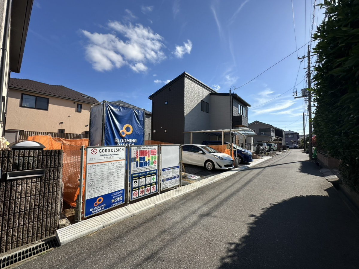 【現地写真】 品質・性能にこだわったブルーミングガーデンの長期優良住宅。快適な暮らしが叶う間取り設計に、折上天井やアクセントクロスなど、空間にメリハリを演出するデザインも魅力です。