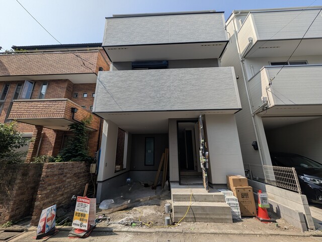 【1号棟】前面道路を含む現地写真