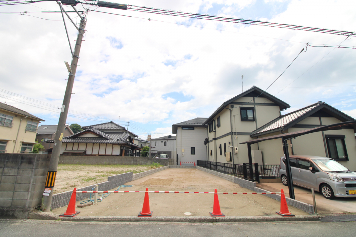 前面道路から見た宅地 