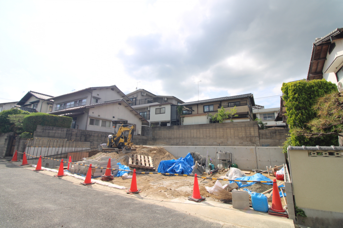 前面道路から見た宅地 