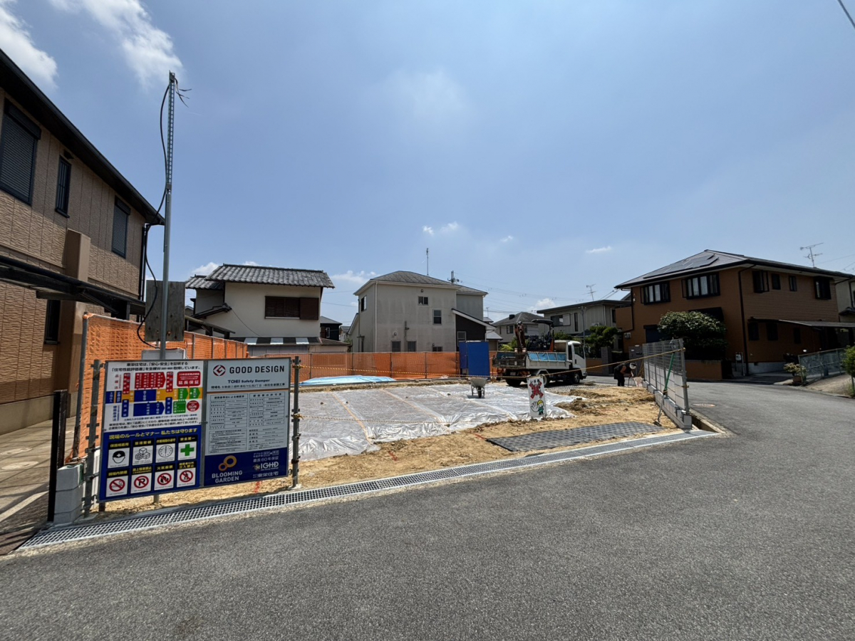 ブルーミングガーデン生駒郡三郷町美松ケ丘西２丁目１棟の外観②