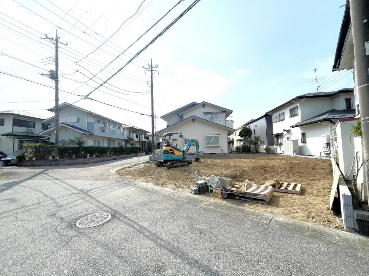 【外観写真】制震ダンパーを搭載した、地震に強い住まいです。地震の揺れを吸収し、建物へのダメージを軽減してくれる特徴があります。 