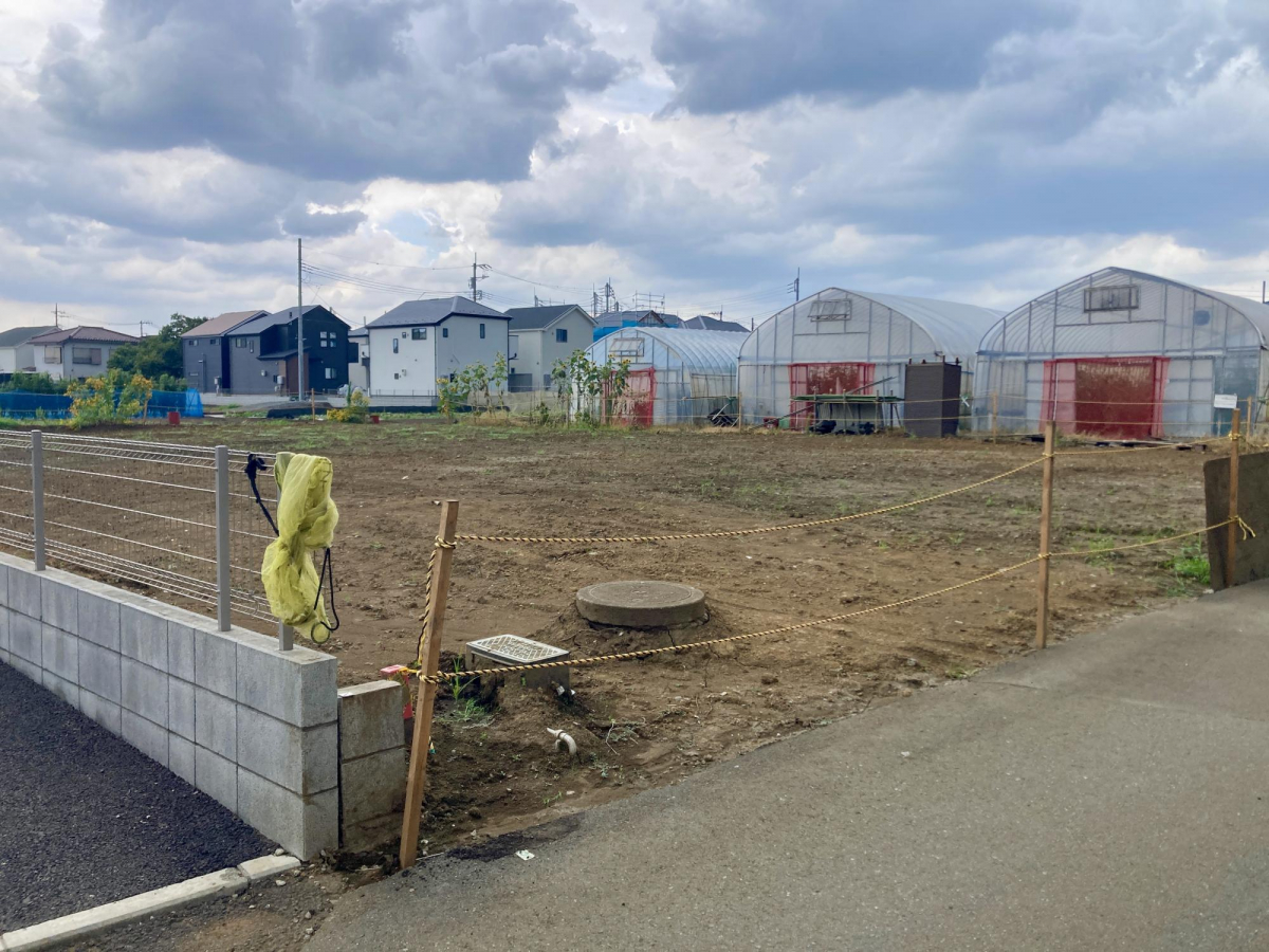 【現地写真】 全2棟、「3LDK」の新築戸建が誕生します。最寄りの「久留米西高入口」バス停まで徒歩4分。西武池袋線「東久留米」駅、西武新宿線「花小金井」駅までアクセス可能です。