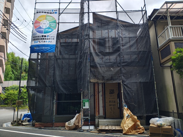 建物完成予定日は2026年10月上旬予定となります。