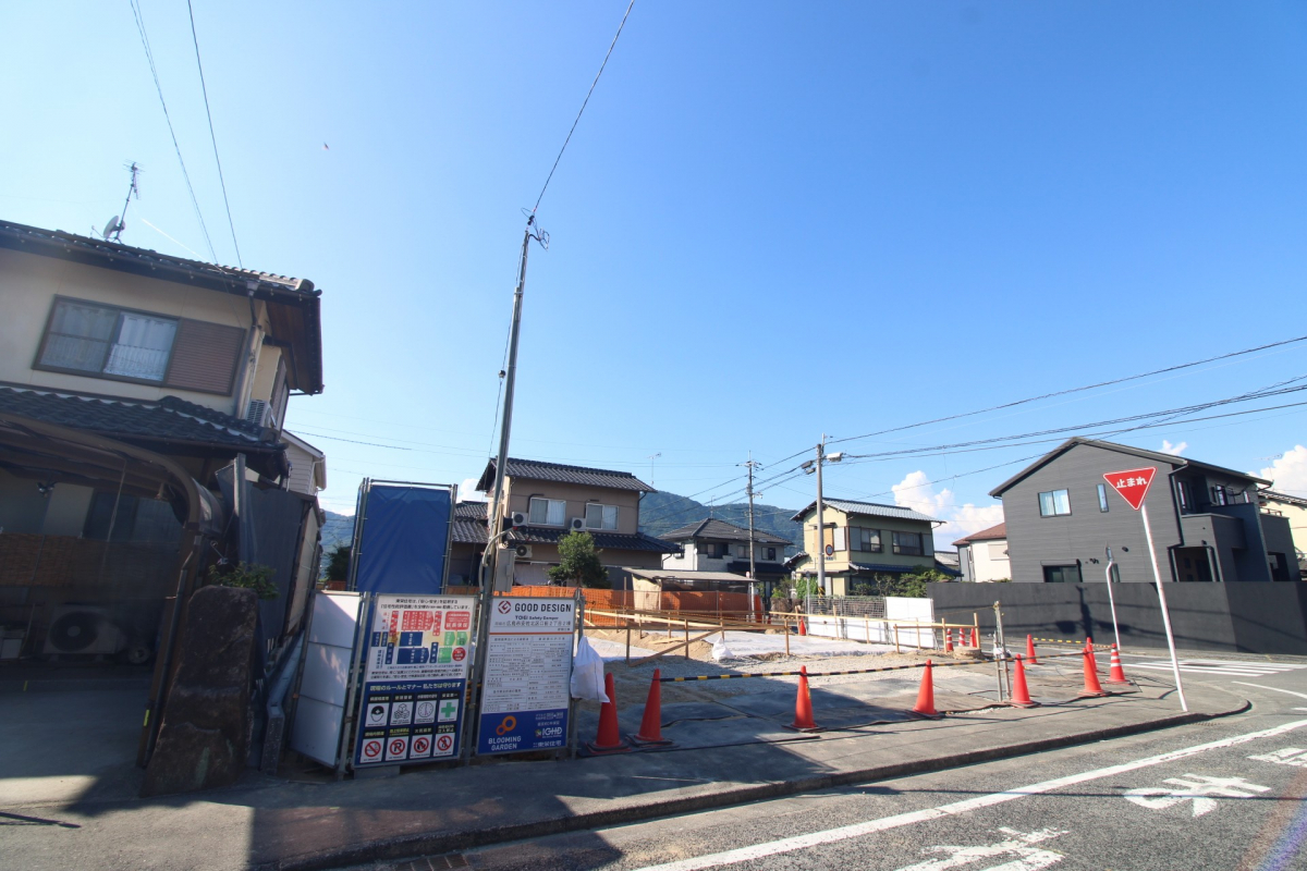前面道路から見た宅地 