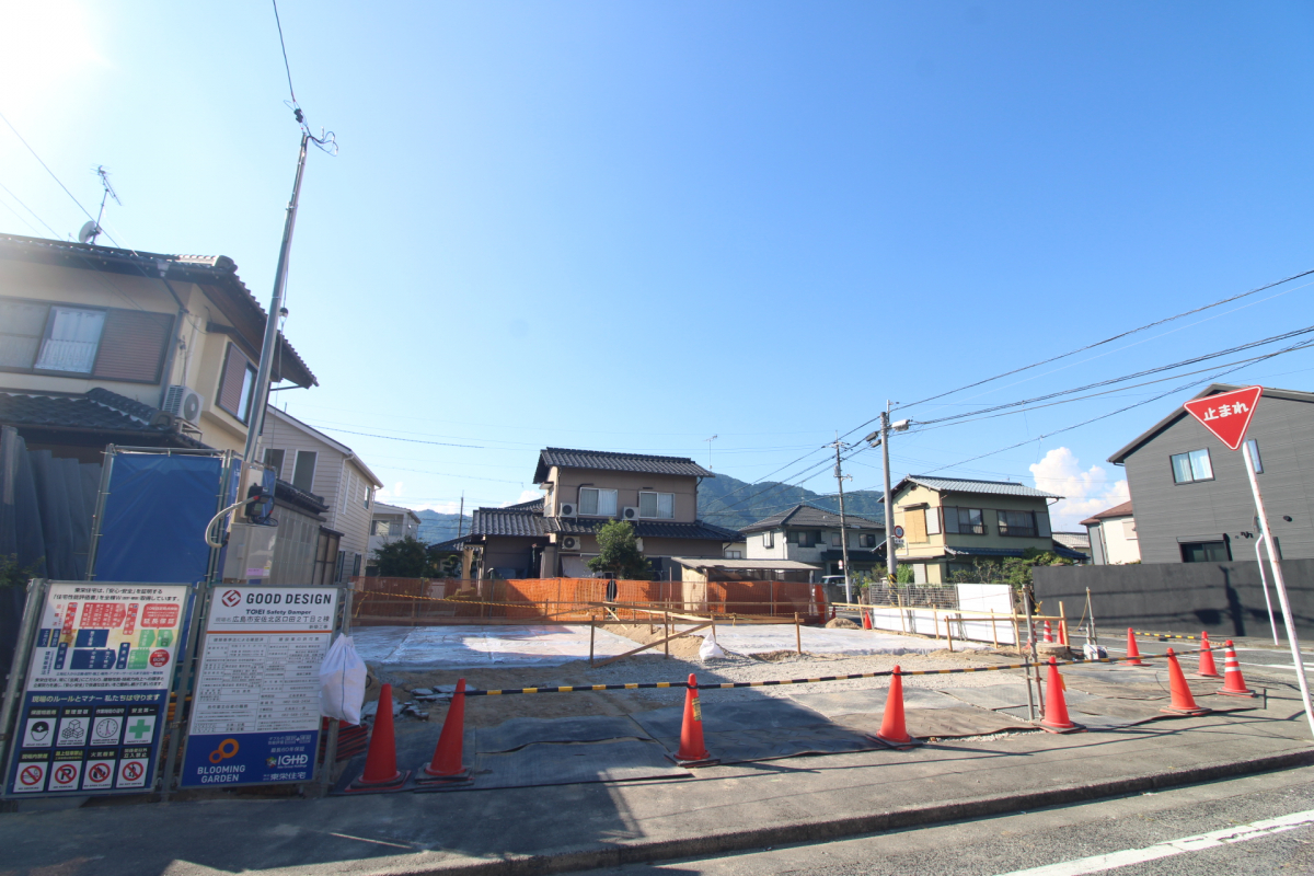 前面道路から見た宅地 