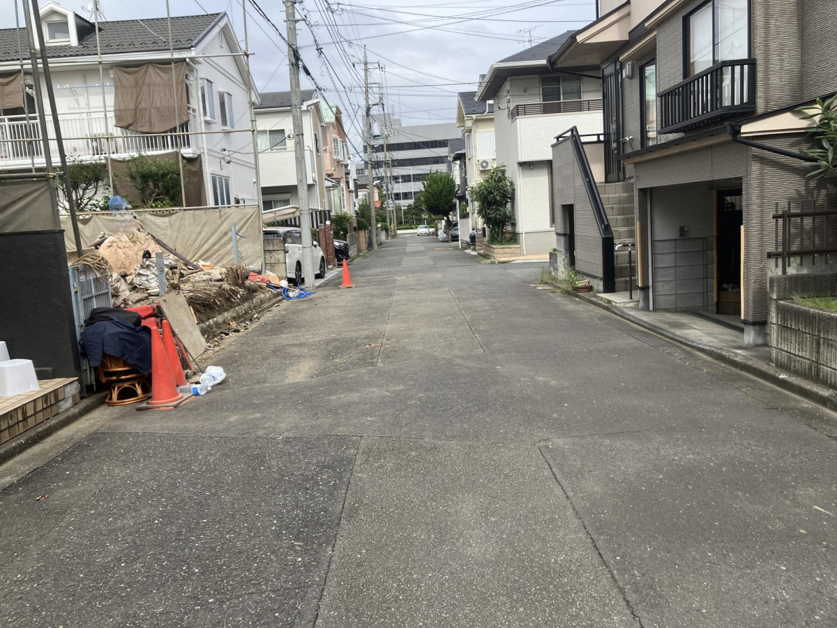 現況写真と前面道路2026年10月5日撮影 