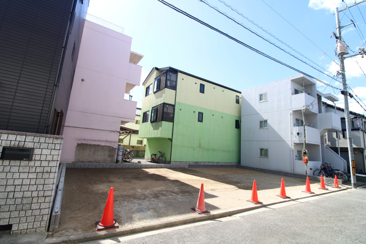 前面道路から見た宅地 