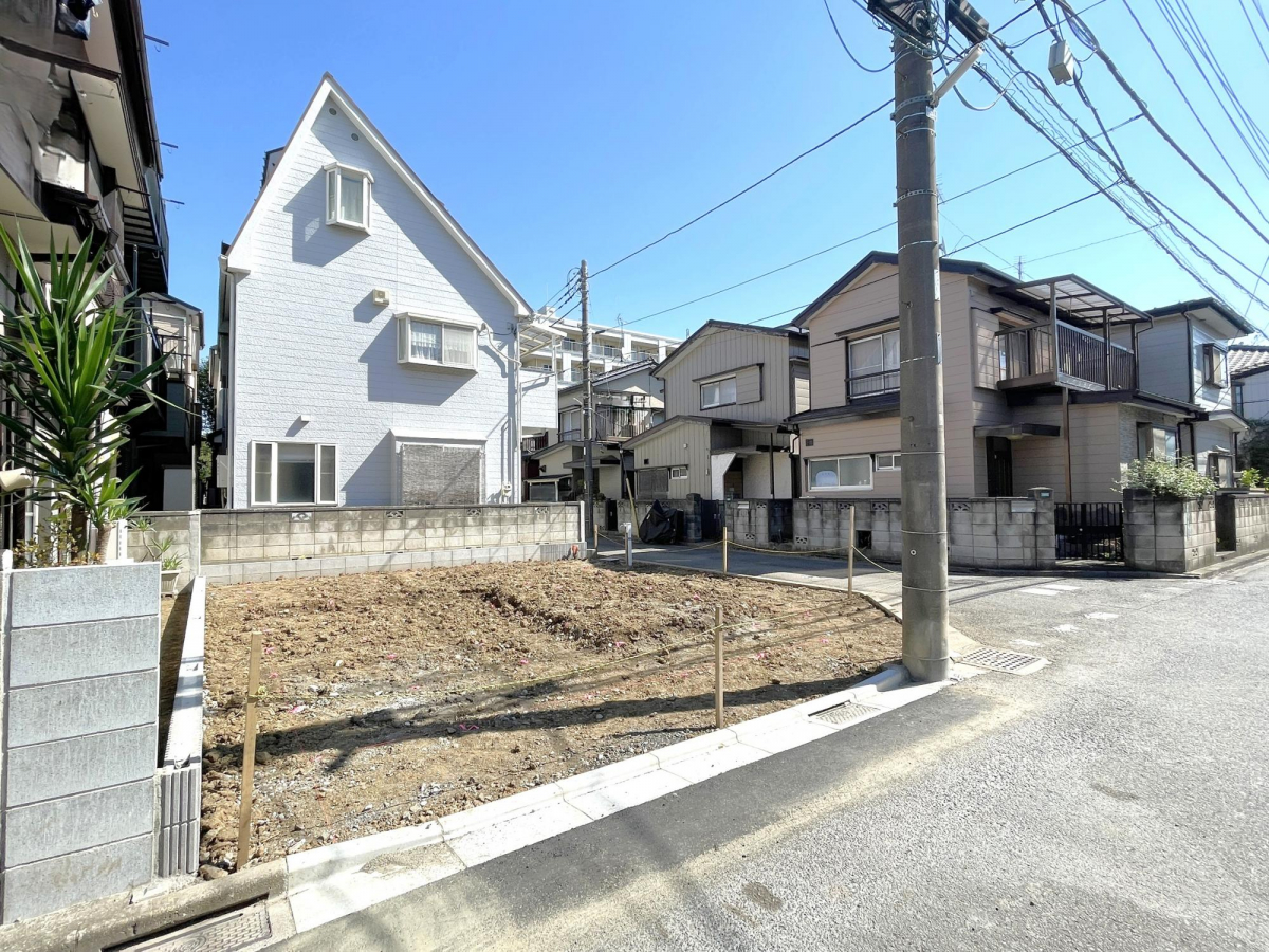 【外観写真】バス停「町谷」徒歩2分。JR「浦和」駅方面へのアクセスも良好で、通勤・通学にも便利なロケーションです。 