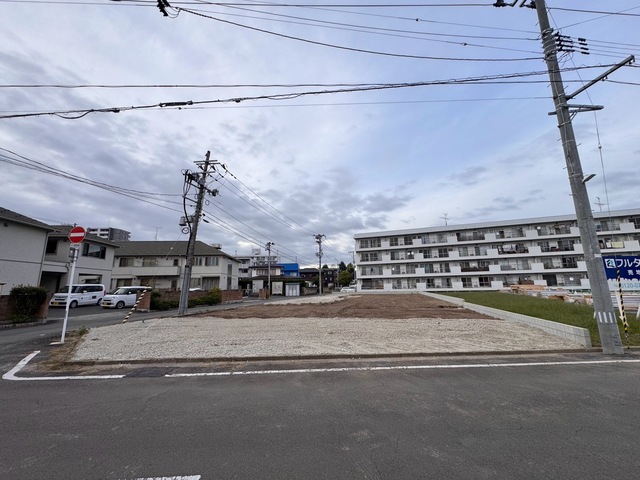 仙台市営地下鉄東西線『卸町』駅から徒歩12分の好立地に新規分譲♪
全6棟の街並みが誕生します。完成予定は2027年1月です☆